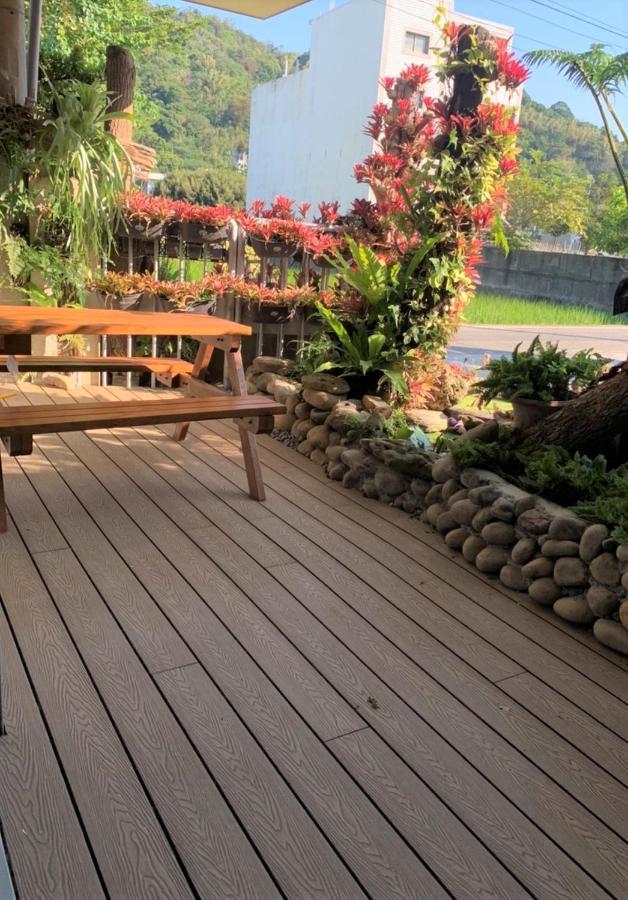 Gongguan 蘊慢築 茶花藝主題民宿 Yun Man Zhu Homestay מראה חיצוני תמונה